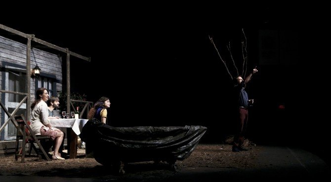 Maltepe Tiyatro Festival’inde "Göl Kıyısı" Oyunu Sahnelendi