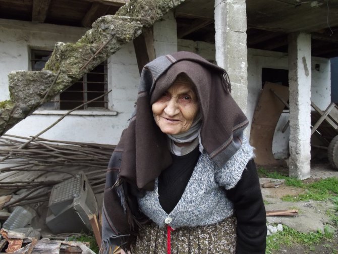 Ahşap evler, betonarme binaların içinde zamana meydan okuyor