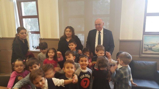 Süleymanpaşa Belediyesi Çocuk Kulübü’nün Yeni Üyeleri Başkan Eşkinat’ı Ziyaret Etti