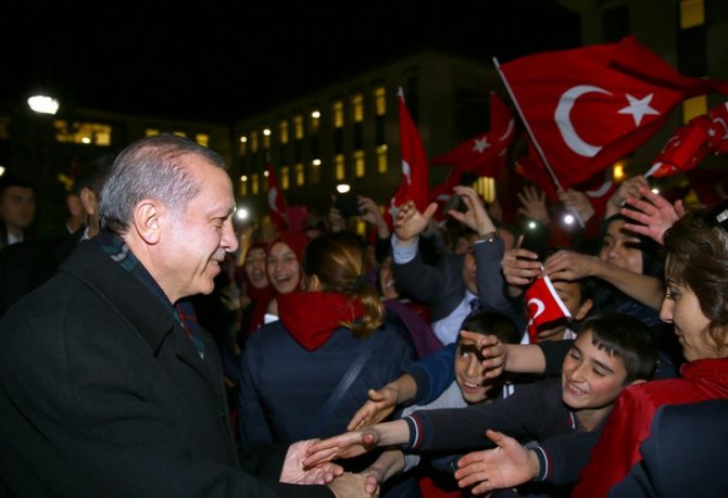 Erdoğan, Yozgat Anadolu Kız İmam Hatip Lisesi’ni ziyaret etti
