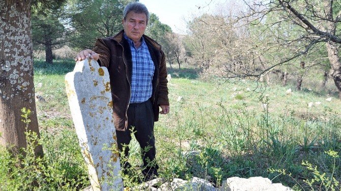 Tarihi Osmanlı Mezar Taşları Çalınıyor
