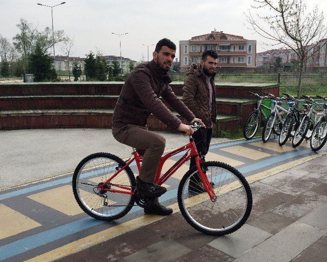 Kenan Sofuoğlu, Bisiklet Dağıttı