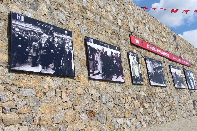 Kuşadası’nda Bulvar Duvarında Atatürk Köşesi Açıldı