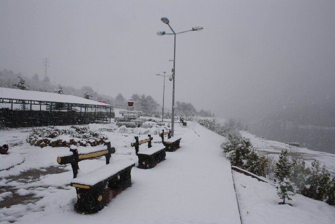 Kar Yağışı Derbent’i Beyaza Bürüdü