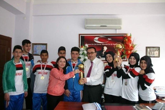 Nevşehir’de Kort Tenis Birincisi Gülşehir Çok Programlı Anadolu Lisesi Oldu