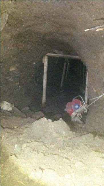 Yüksekova’da Sokaklardan Evlere Uzanan Tünellerde Patlayıcılar Bulundu