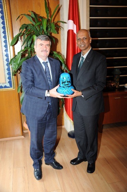 Singapur Büyükelçisi’nden Başkan Akyürek’e Ziyaret