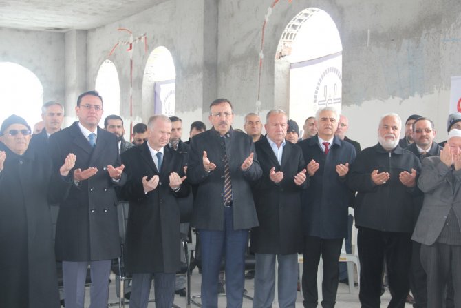Türkmenlere 8 TIR un ve patates gönderildi