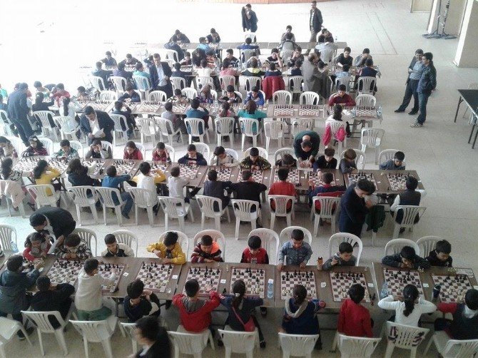 Düziçi’de Kurtuluş Satranç Turnuvası Düzenlendi
