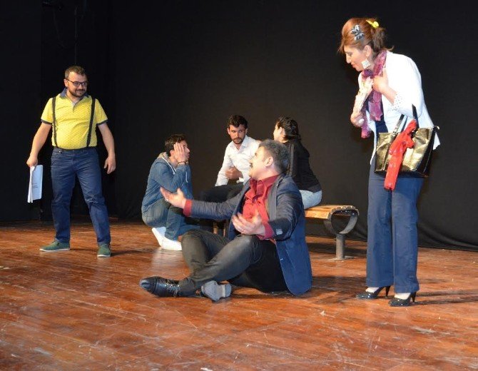 Suriyeli Öğrenci Tiyatro Oyununda Rol Aldı