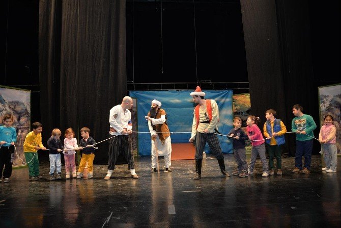 Bilecik’te Çocuklar Tiyatro Oyunları İle Keyifli Anlar Yaşadı