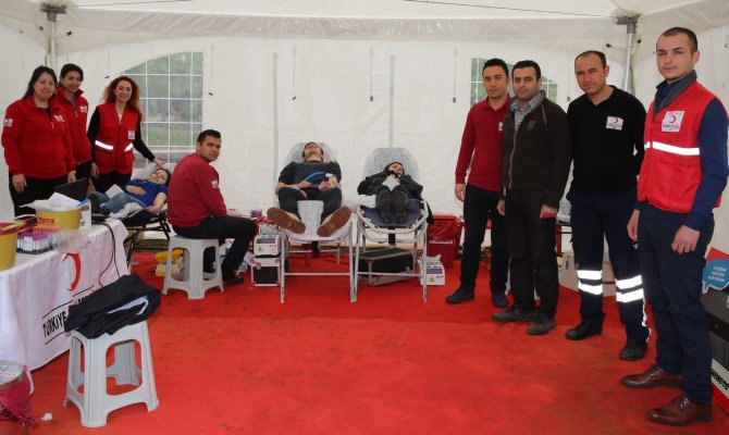 Çukurova Üniversitesi'nden kan bağışına destek