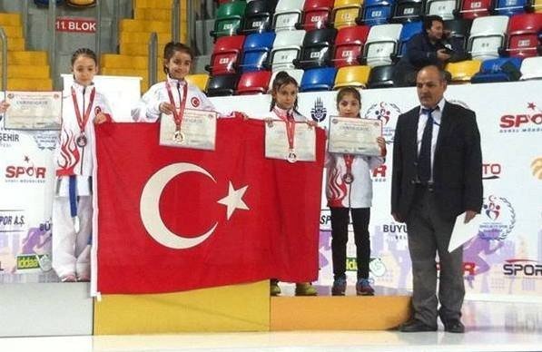 Vanlı Esmanur’dan Üçüncülük Madalyası