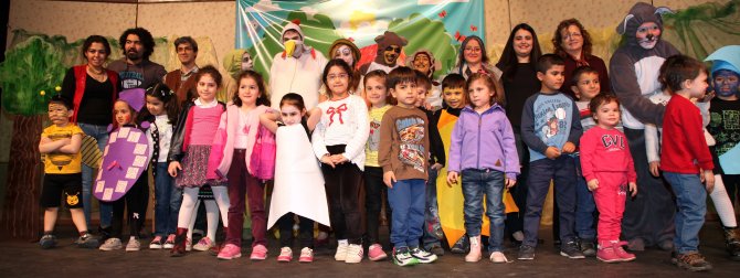 Kreş ve anaokulu öğrencilerinden 'Tiyatro Günü' etkinliği