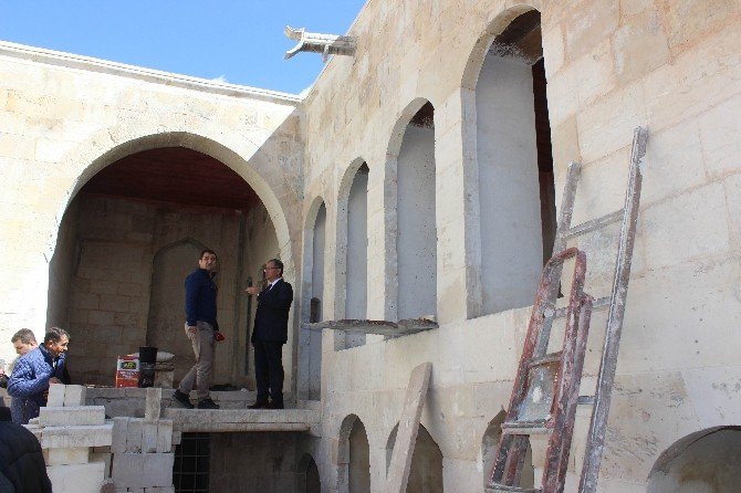 Vali Tapsız, Restorasyonu Tamamlanan Ve Devam Eden Tarihi Mekanları Gezdi