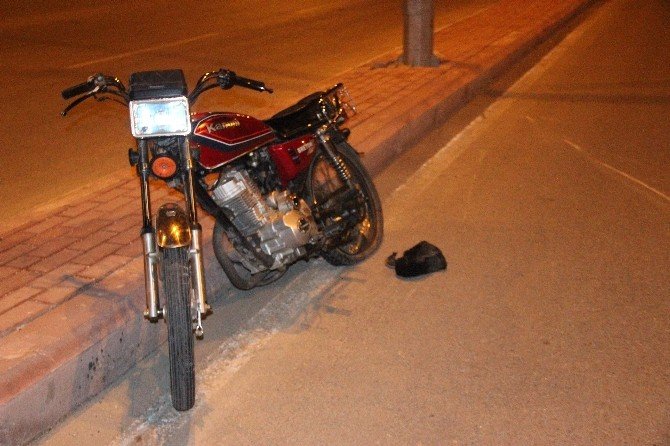 Refüje Çarpan Motosiklet Sürücüsü Ağır Yaralandı