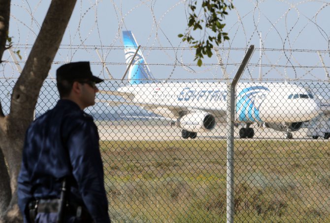 Mısır uçağındaki 5 yolcu dışında tümü serbest