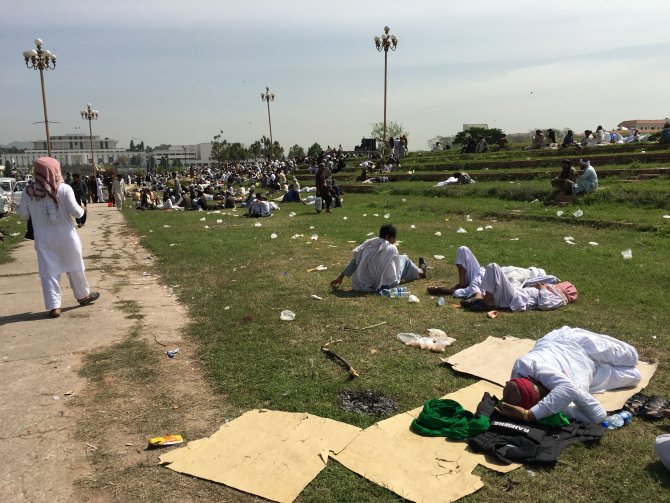 Pakistan'da başkenti kilitleyen "idam protestosu" üçüncü gününde