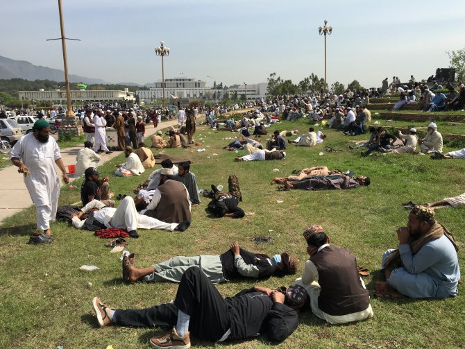 Pakistan'da başkenti kilitleyen "idam protestosu" üçüncü gününde