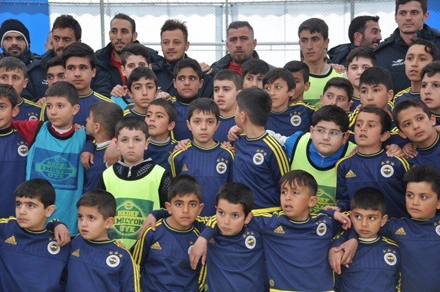 Patnos’ta Fenerbahçe Patnos Futbol Okulu Açıldı.