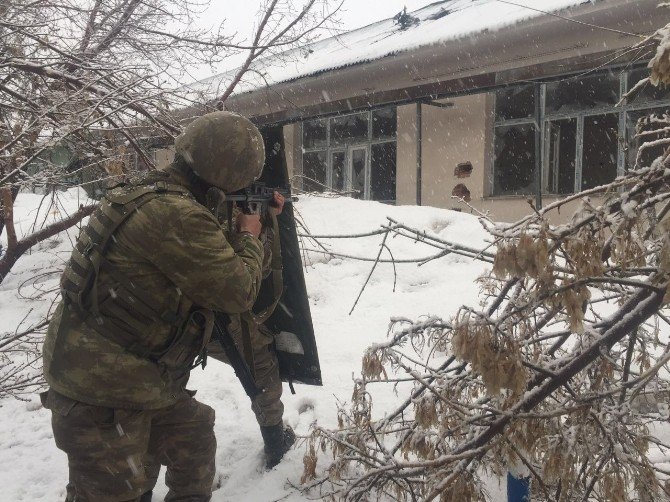 Yüksekova’da Operasyonlar, Olumsuz Hava Koşullarına Rağmen Devam Ediyor