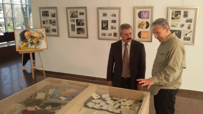 Aşık Veysel'in torunu Sebahattin'den dedesine vefa sergisi