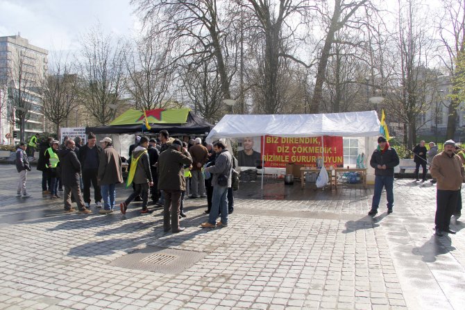 Tartışmalı PKK çadırı Brüksel’de tekrar kuruldu