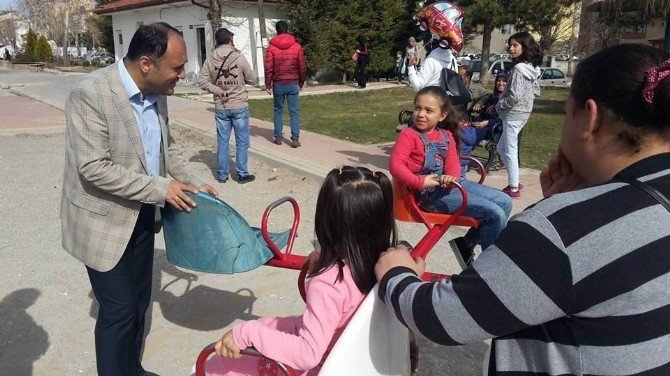 Başkan Özaltun, Çocuk Parklarını Gezdi