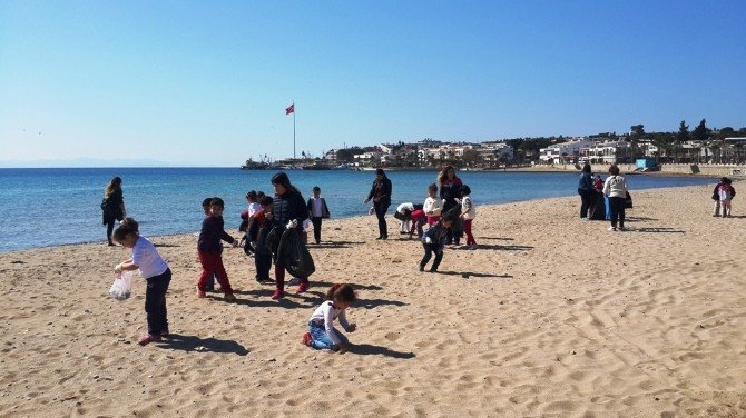 Didim Atatürk Okulu Öğrencileri Plaj Temizliği Yaptı