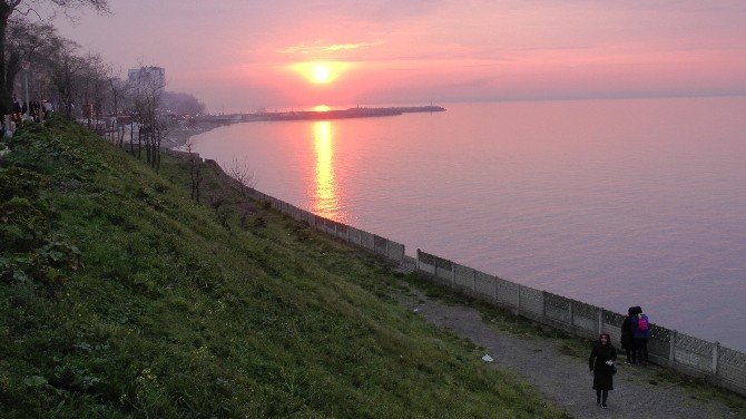 Karadeniz’de Gün Batımı İzleyenleri Hayran Bırakıyor