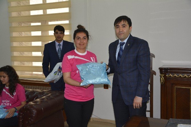 Viranşehir’de Kaymakamı Citer, Şanlıurfa Şampiyonu Olan Hentbol Takımını Ödüllendirdi