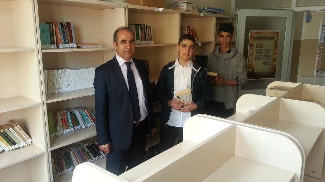 Öğrenciler Kütüphane Kurdu