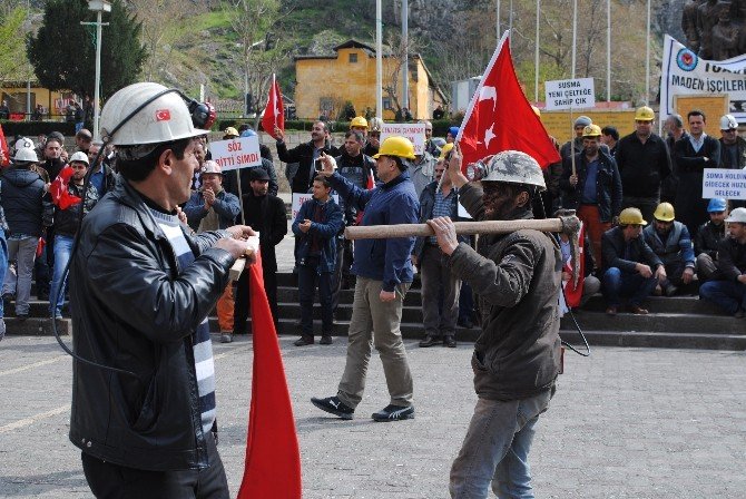 Amasya’da Madenciler Yürüyüş Yaptı