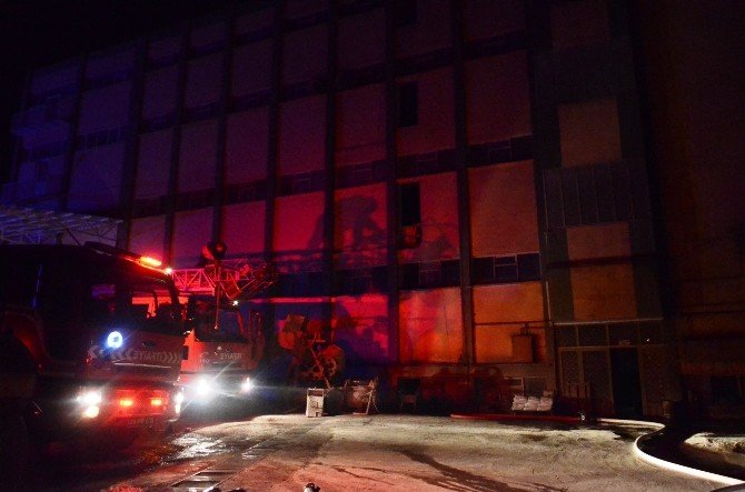 UN Fabrikasında Çıkan Yangın Korkuttu
