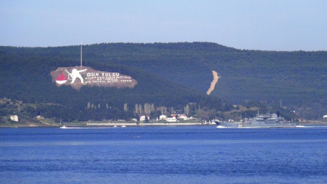 Rus savaş gemisi 'Minsk' Çanakkale Boğazı'ndan geçti