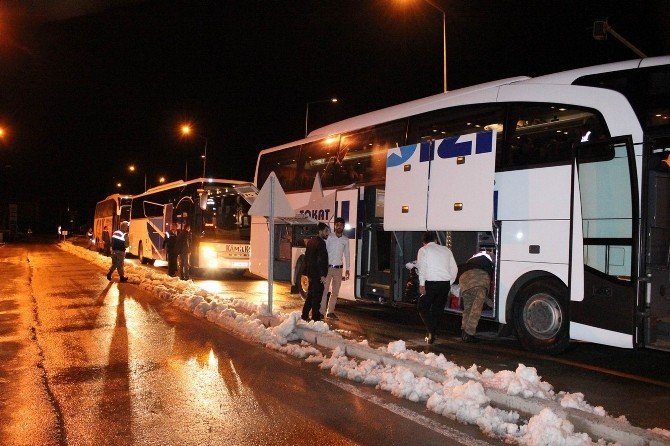 Sivas’ta Jandarma Ve Polis Ekipleri Yol Kontrollerini Sürdürüyor