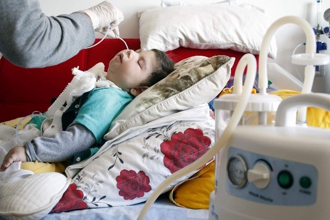 2 Yaşındaki Taha’nın, 5 Ayrı Makineyle Yaşam Mücadelesi