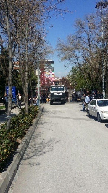 Ankara Üniversitesi’nde Şehit Savcı Kiraz’ı Anan Gruba Saldırı