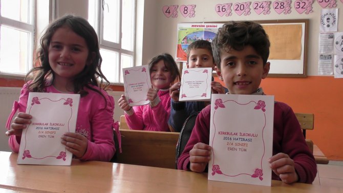 Köy okulu öğrencileri kendi kitaplarını yazdı