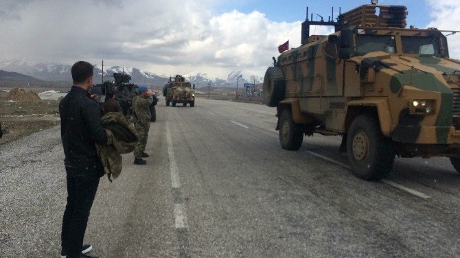 Askeri Konvoy "Ölürüm Türkiyem" Türküsü İle Uğurlandı