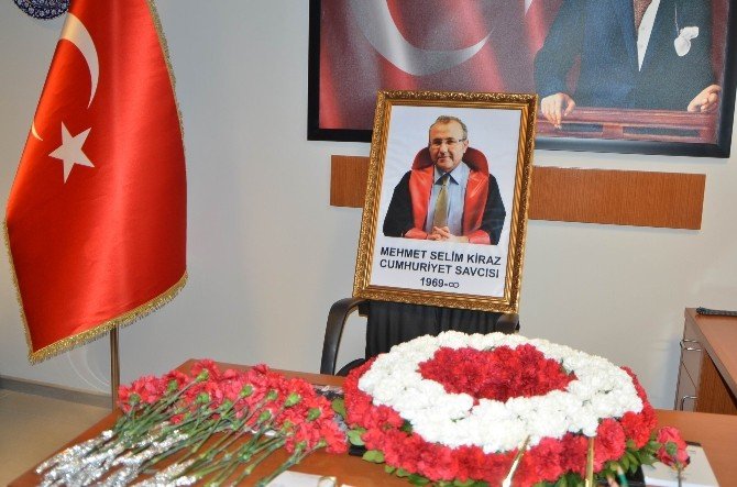 Şehit Savcı Mehmet Selim Kiraz’a İstanbul Adliyesi’nde Anma Töreni