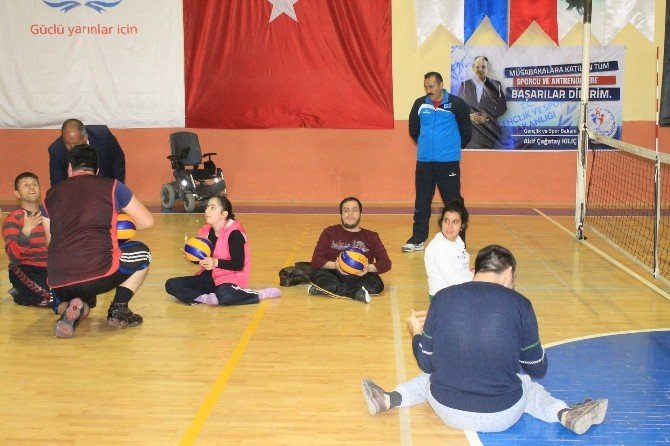 Karaman’da Kurulan Engelliler Voleybol Takımı İlk Antrenmanını Yaptı