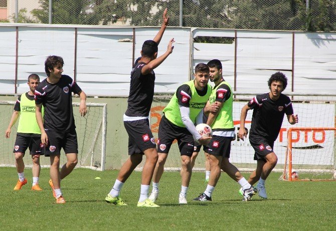 Lider Adanaspor, Karşıyaka Maçı Hazırlıklarını Sürdürüyor