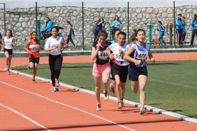 Atletizmde Osmaniyeli Sporcular Başarıya Koştu