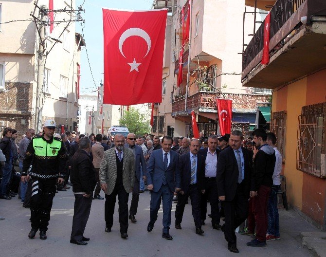 Bursa’da Şehit Evine Taziye Çadırı Kuruldu