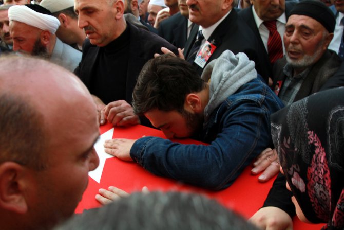 Diyarbakır'da şehit olan polis, Bursa'da dualarla uğurlandı