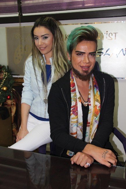 Dünyaca Ünlü Make Up Artist Arslan’dan "Eşcinsel" İddialarına Tepki