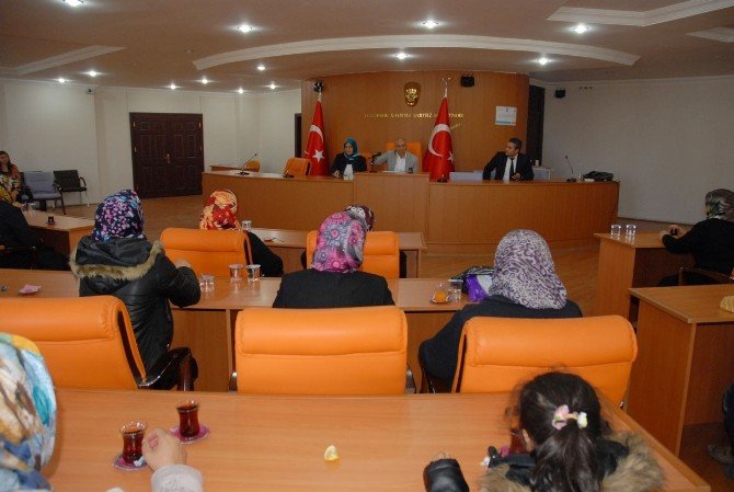 Belediye Ev Hanımlarına Karaman’ı Gezdiriyor