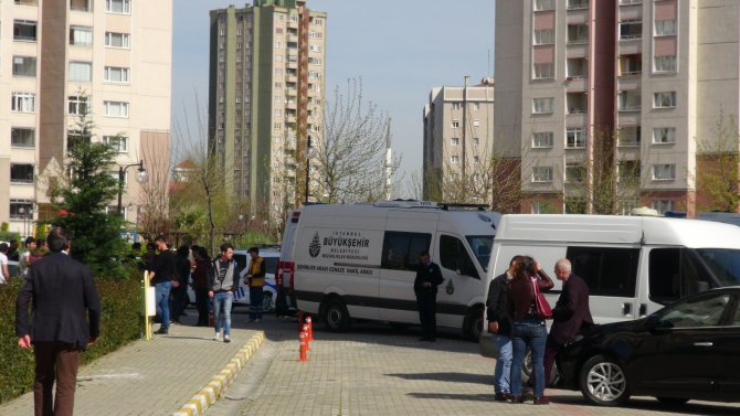 Halkalı'da 2 polis evlerinde ölü bulundu