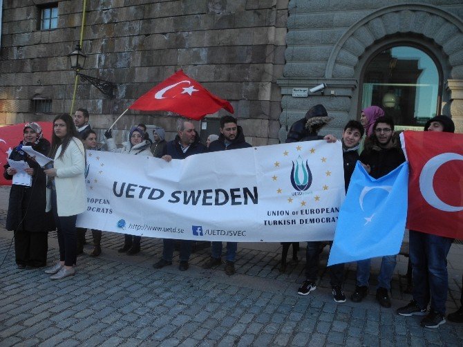 İsveç Uetd’den Parlamento Önünde Teröre Karşı TEK SES Gösterisi